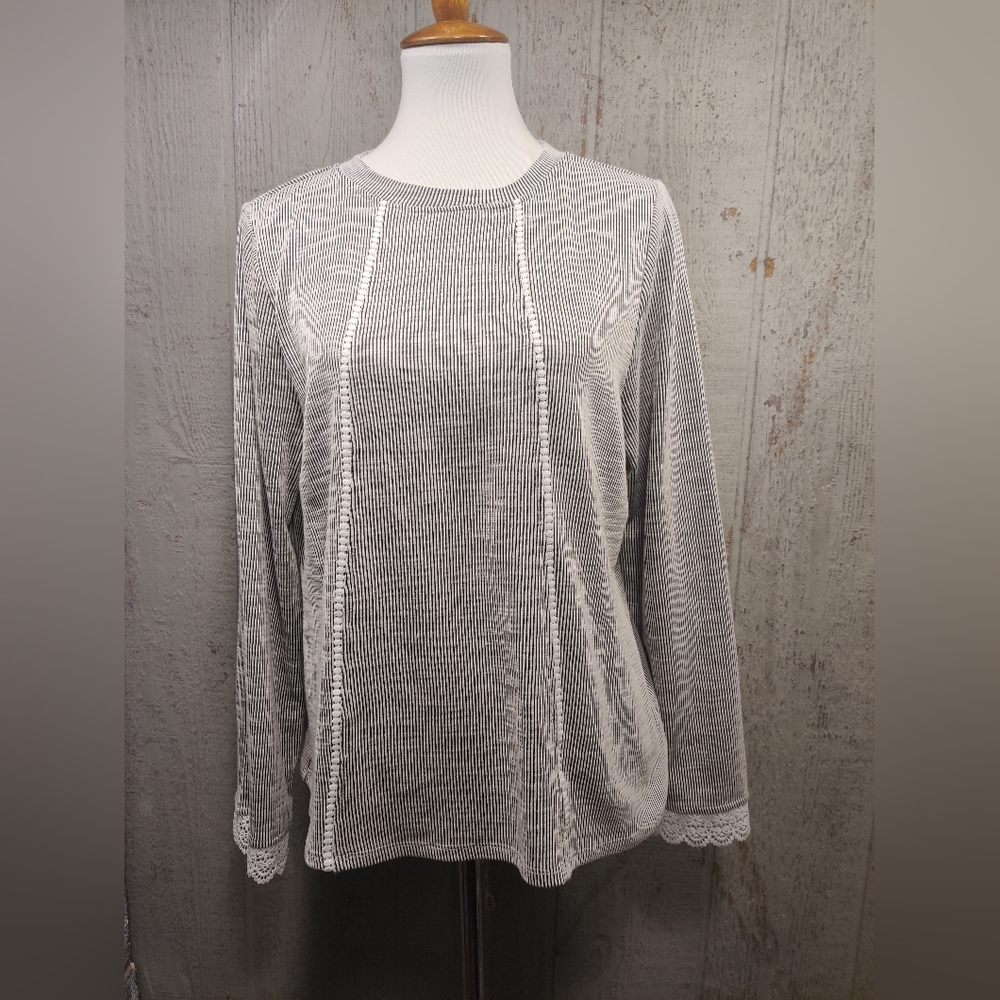 Belldini Striped Black White Grey Gray Top shirt Lace Details womens size XL